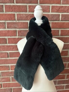 525 America Quiet Luxury Dark Green Dyed Rex Rabbit Fur Pull Through Scarf NWOT